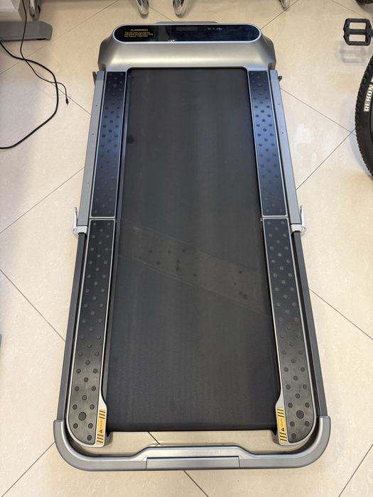 Продавам KingSmith WalkingPad R2B Classic – работеща, нужда от профилактика, пълен комплект