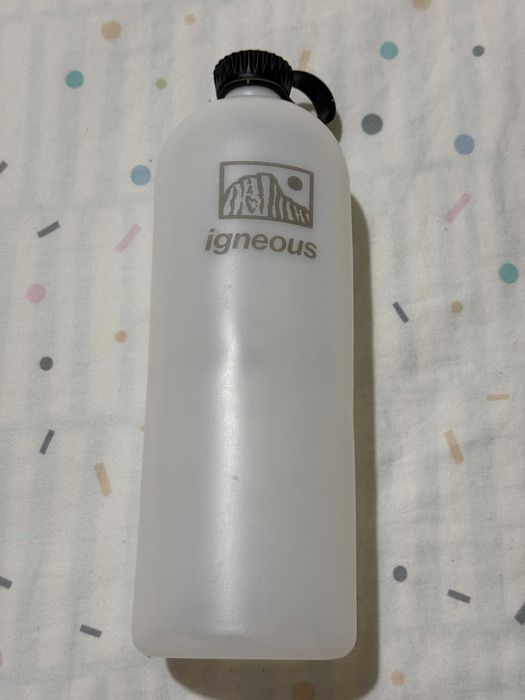Продавам комплект 3 туристически бутилки - Nalgene 1L, Zefal Sense Soft 65 и Igneous NoBo