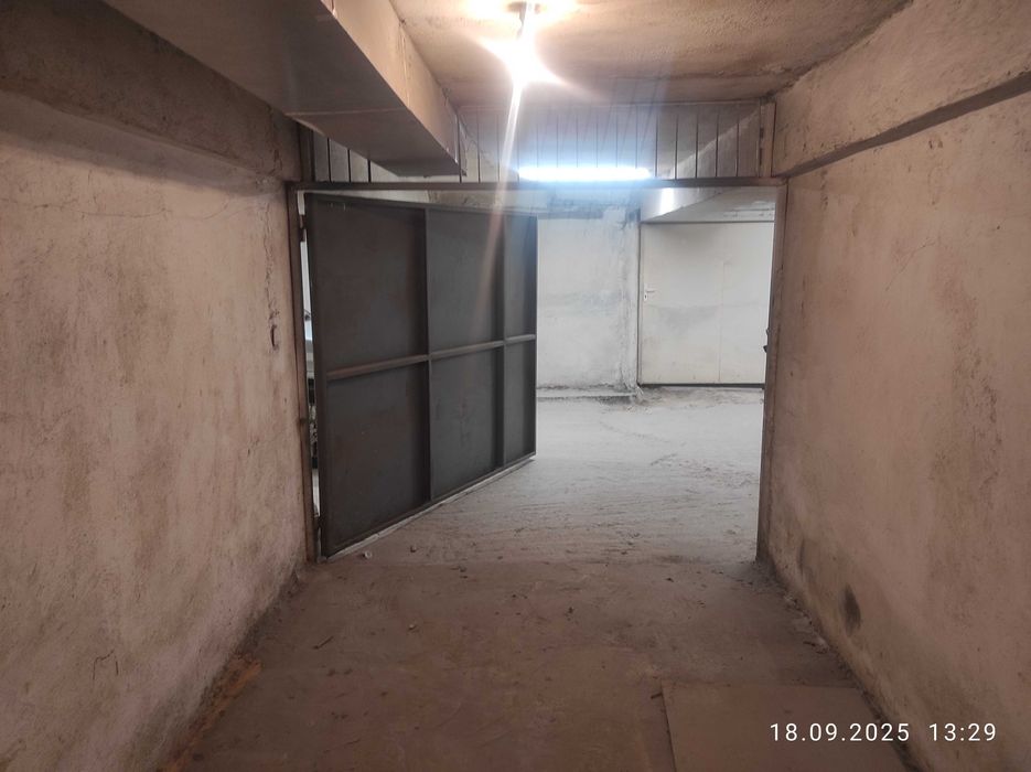 Дава се под наем Гараж / Паркомясто в Варна, Червен площад - 22 кв.м за 102 € - Снимка #1