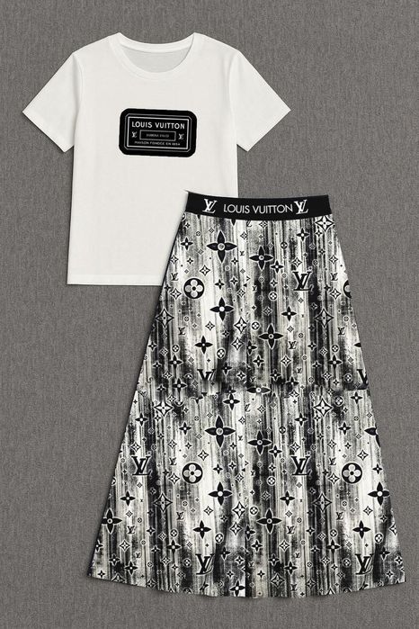 Compleu D&G imprimeu leopard 

Compleu LOUİS VUİTTON 
M L XL 
Versace 
 M 
Chanel 
M 
120 lei
Adaos maxim 30