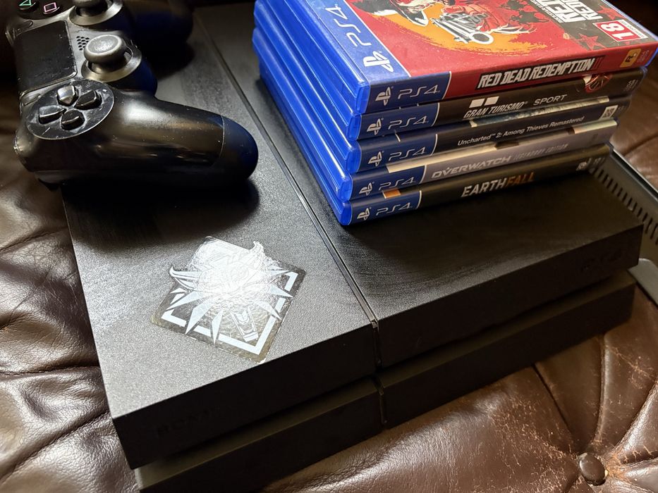 Playstation 4 500 GB, 1 контролер, 5 игри