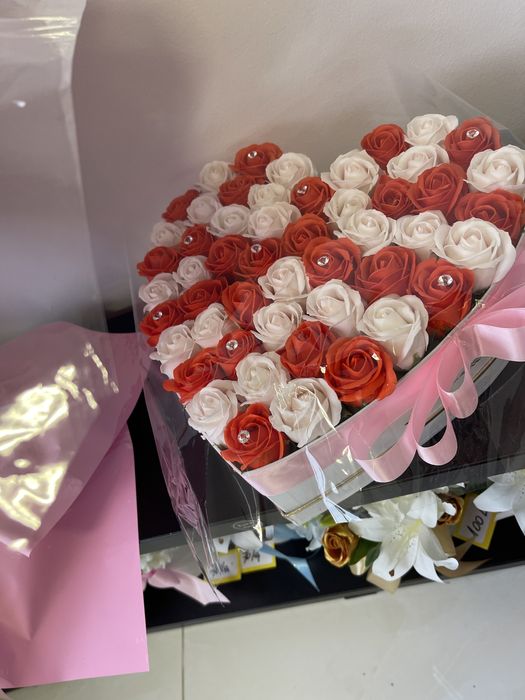 Buchete 101 trandafiri/Ornament trandafiri/flori cadou Super