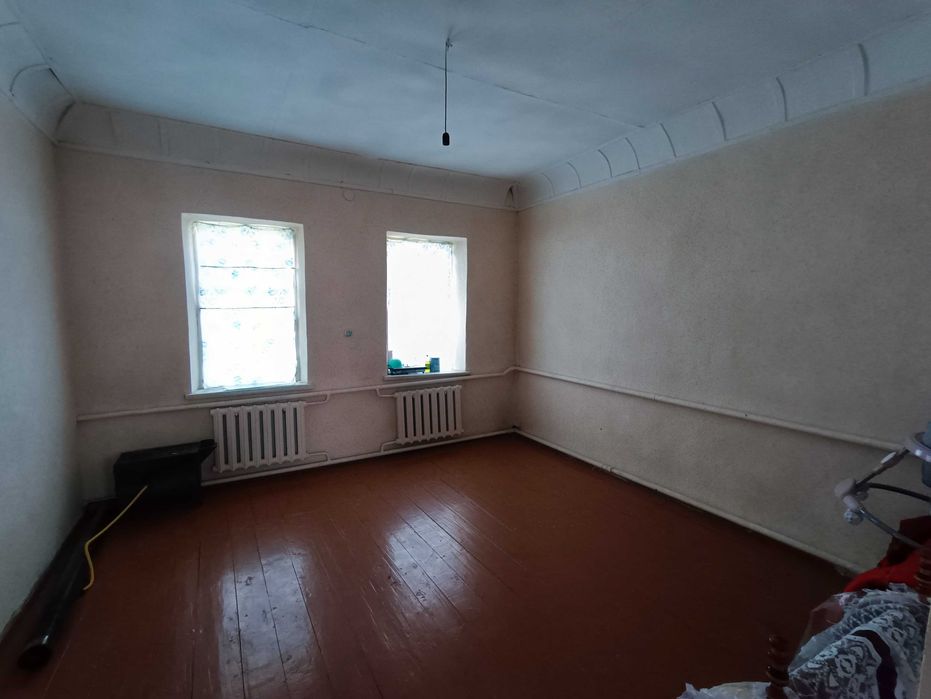 Сырдарё шахрида 14 сотих, 5 хонали ховли уй сотилади.