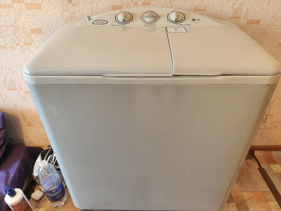 Продается стиральная машина и вешалка