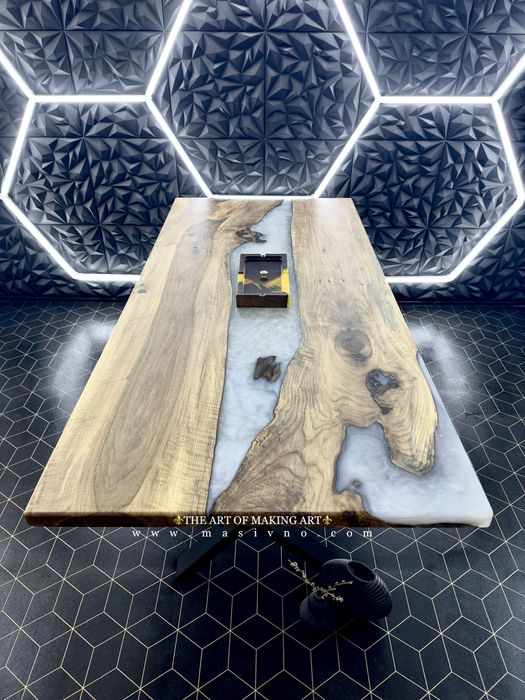 Маса от Орех / Дъб / Епоксидна смола