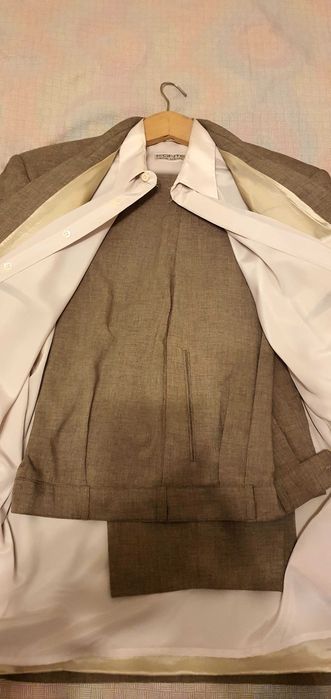 Костюм с риза и вратовръзка