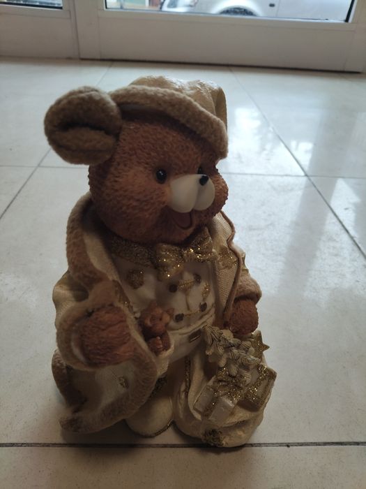 Мече много красиво