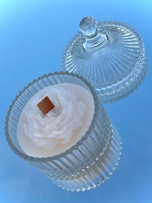 Свещ с бижу в чаша