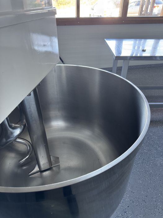 Vand malaxoare 130 si 260 litri