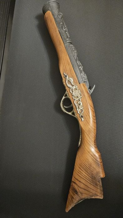 Pistol din panoplie, de colecție