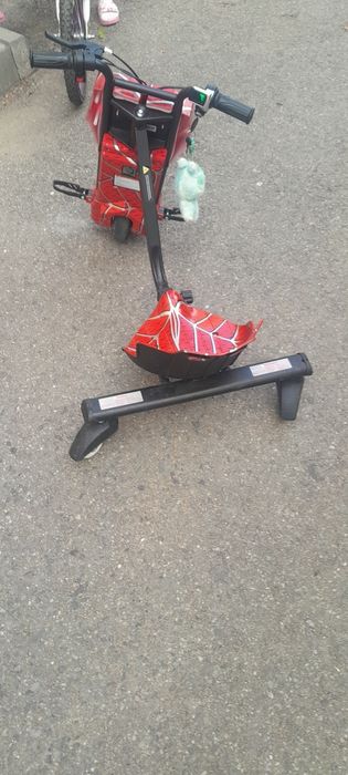Vând tricicleta de drifturi electrica ca nou