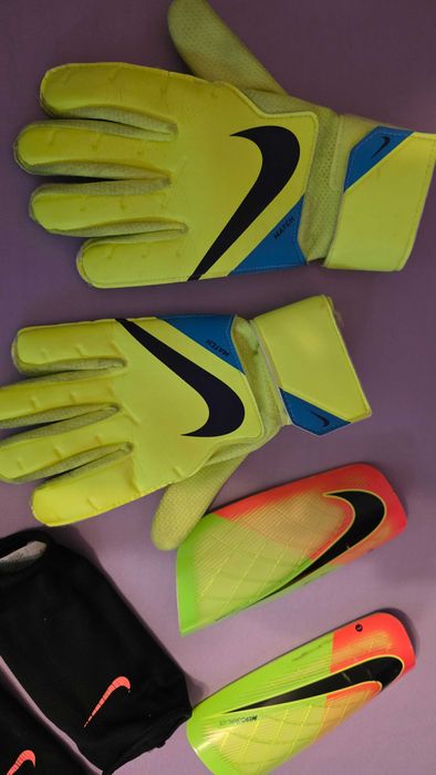 Футболни Nike ръкавици и кори, оригинални