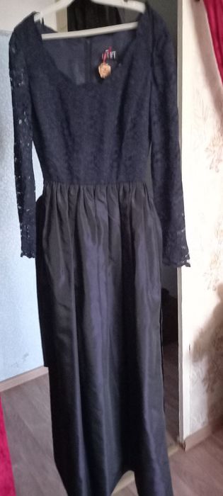 Платье вечернее с лейблом