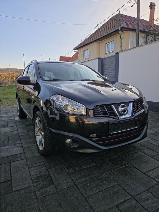 Nissan Qashqai 2.0 dCi • Panoramic • Navi • Jante iarnă R18 •