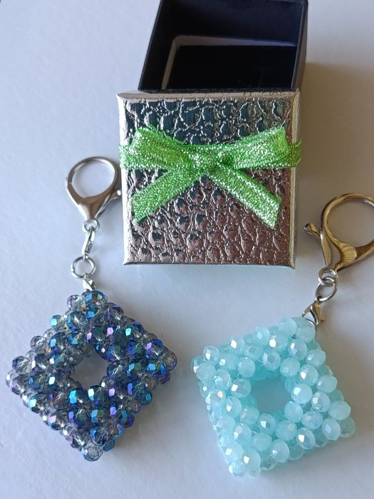 Брелки из хрустальных бусин