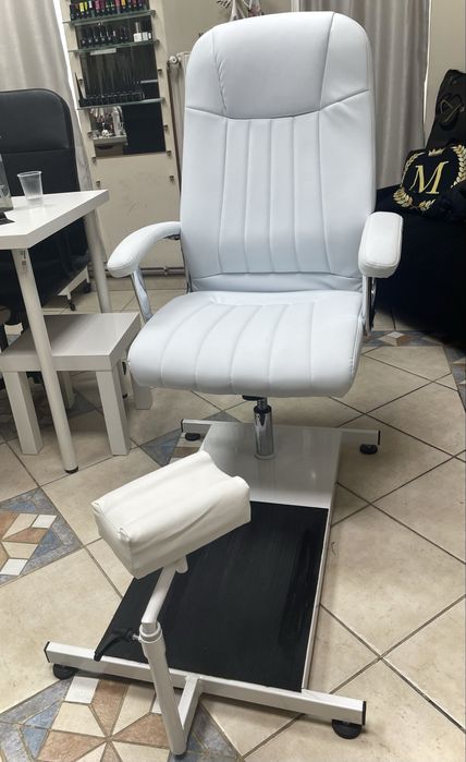 Стол за педикюр + подарък работна табутетка