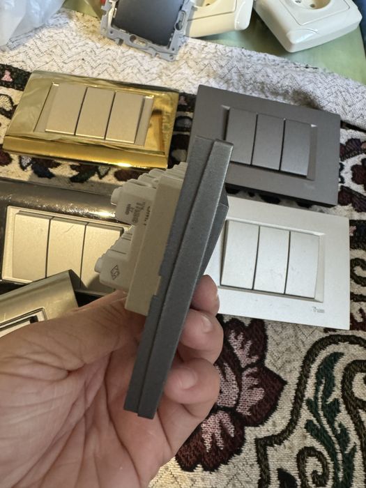 Продам выключатели трехклавишные