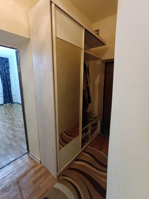 Продам прихожую б/у