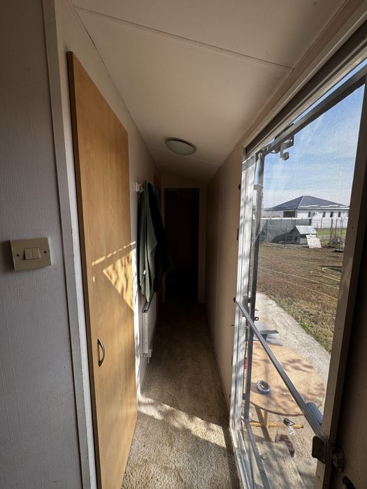 Casă mobilă complet utilată și mobilată – 11m x 3m – gata de locuit!