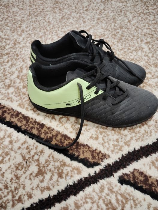 Бутонки за момче