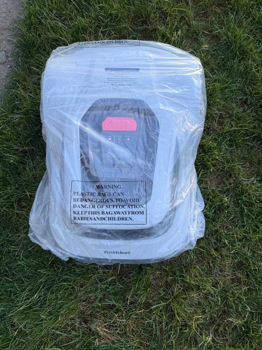 Robot de tuns gazonul ANTHBOT Pion, cu fir perimetral