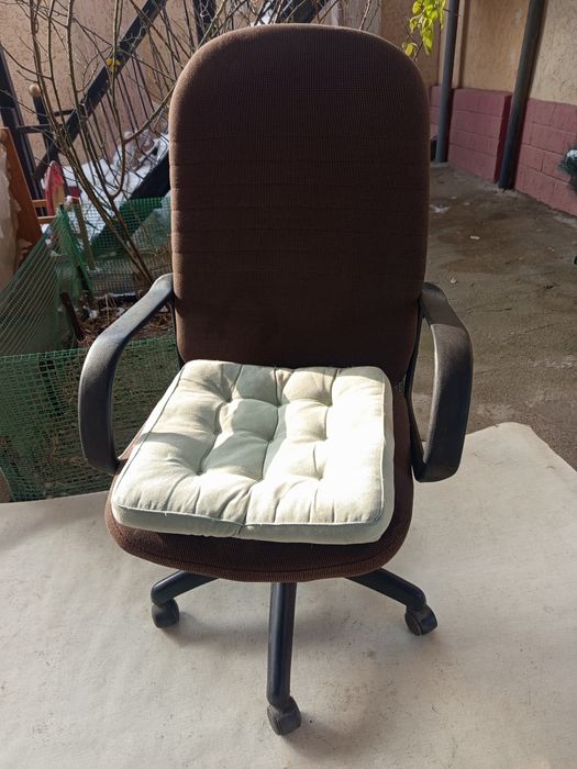 Продам / большой стул / .