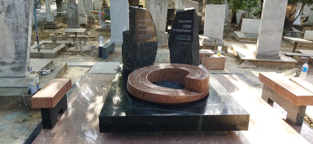 Памятники из натурального гранита и мрамора,.