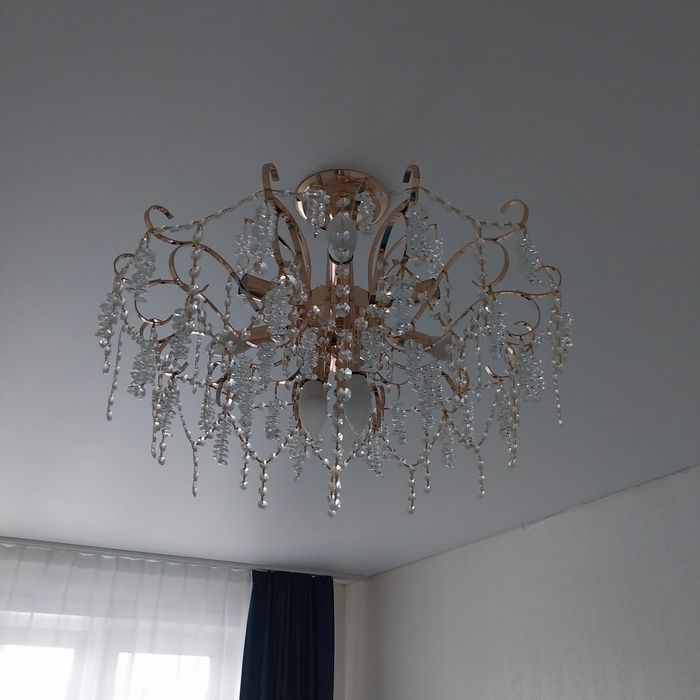 Продам новую люстру