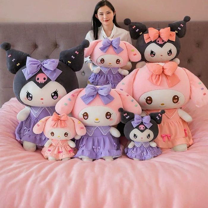Kuromi Sanrio jucarie de plus 60 cm, colectie 2025 cu rochie mov, NOUA