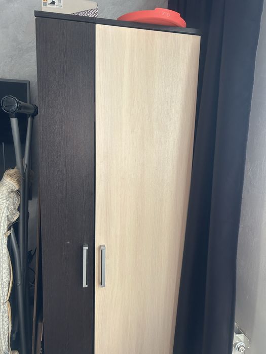 Продам комод , два шкафа идут в подарок !