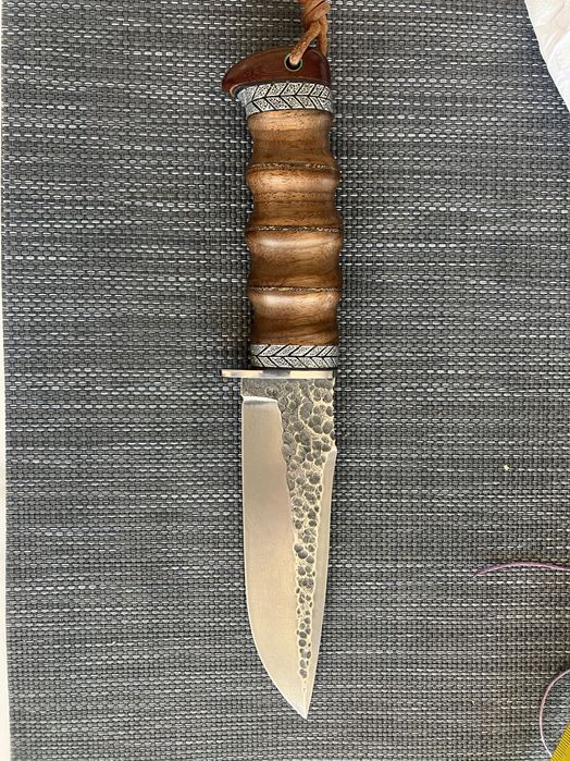 Кован нож стомана N690