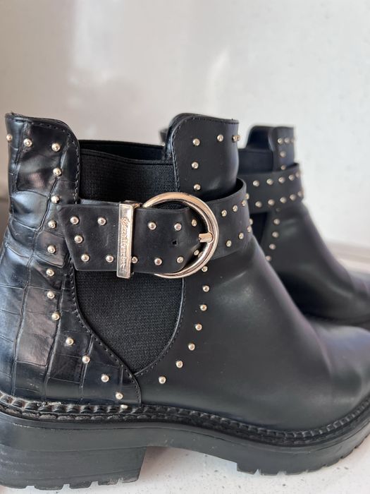 Боти Stradivarius със златни каишки