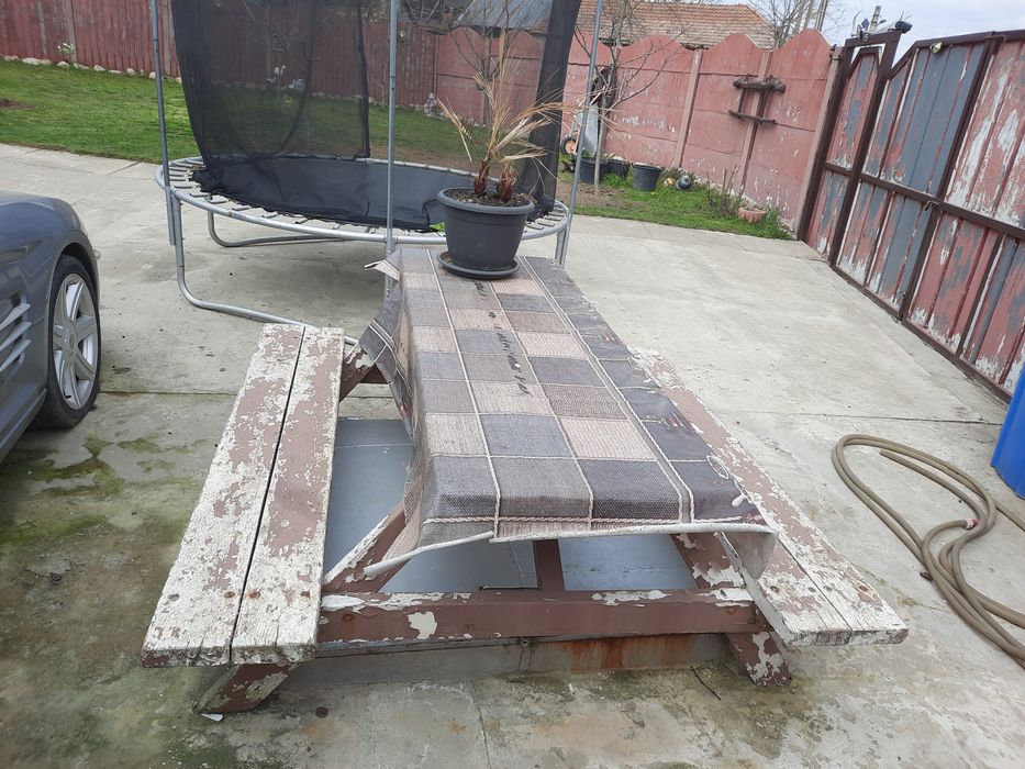 Masa cu 2 banci incorporate ptr.gradina din lemn masiv la SUPER PRET!