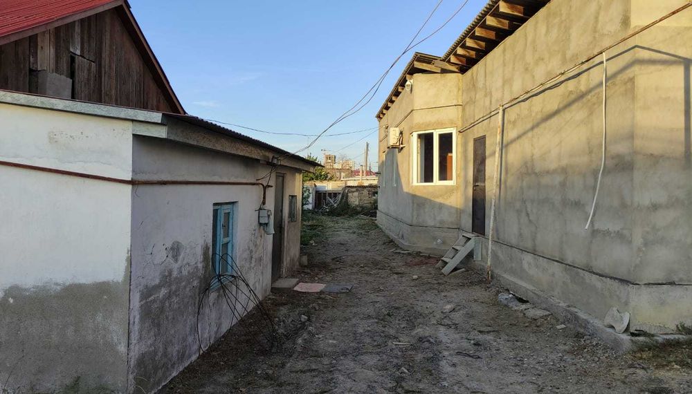 Дом с земельным участком в городе Атырау.