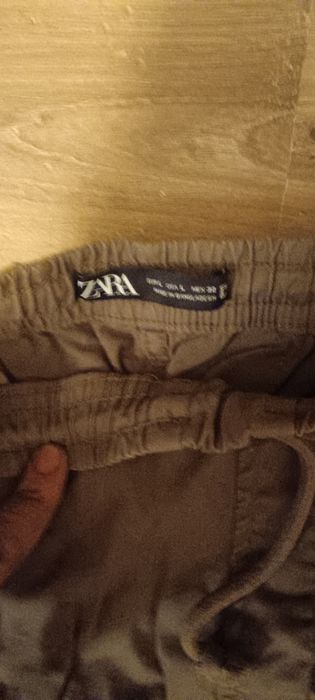 Pantaloni Zara 250 lei