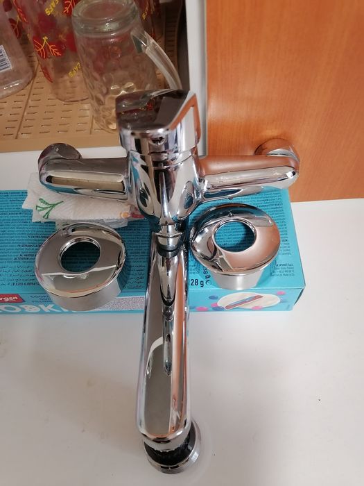 Baterie de ghiuveta pentru perete nouă - 125 lei