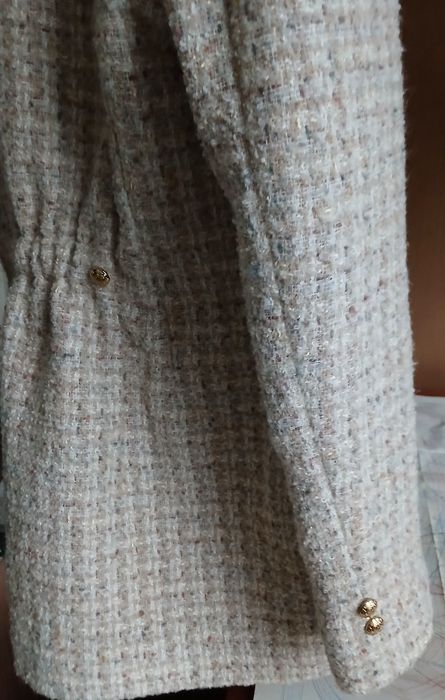 Зимний жакет из ткани букле-шанель.