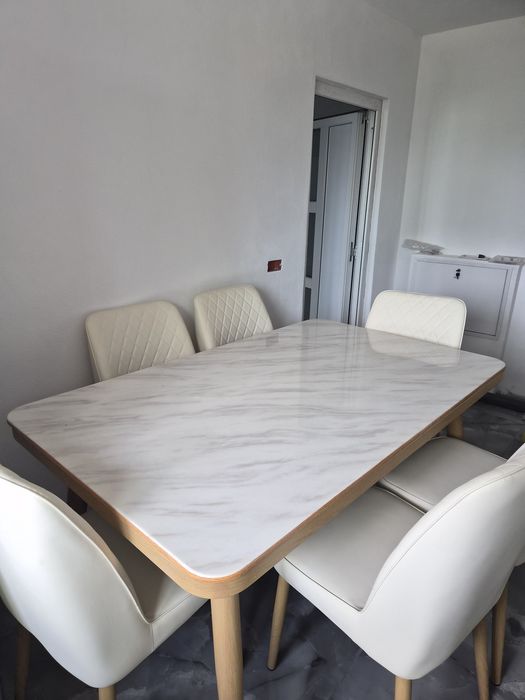 De vanzare masa living marmura ,6 scaume ,noua,nefolosita.