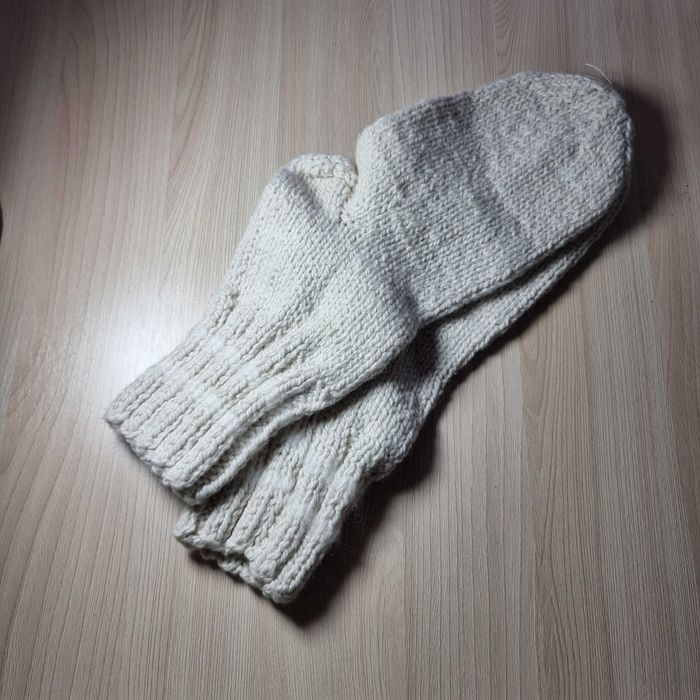 Ciorapi de iarna grosi CROSETATI manual albi - pufosi si caldurosi