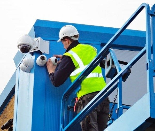 Remont va ustanovka videonabludeniya kamera