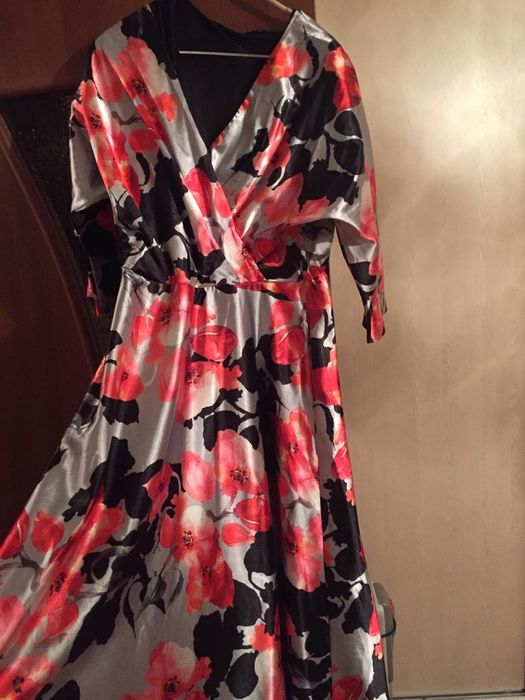 Продам платья срочно