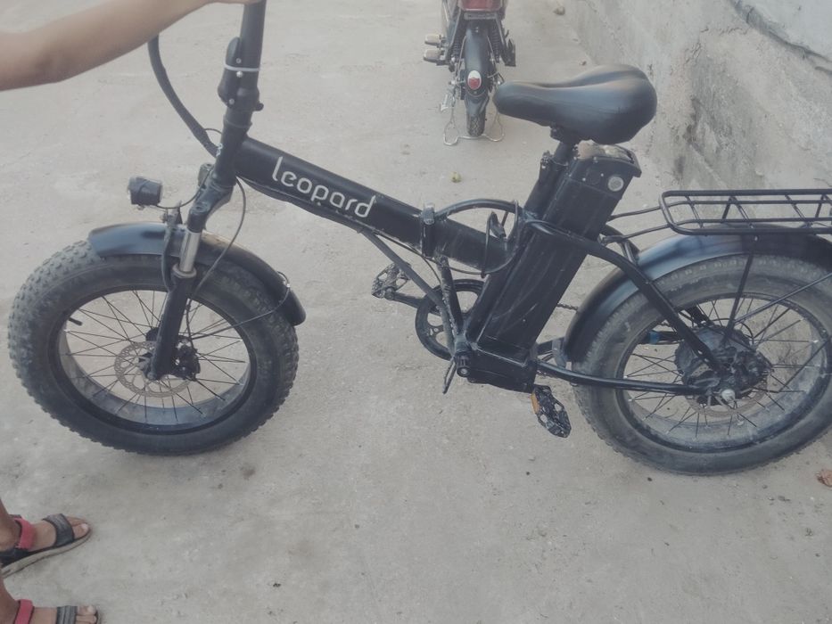 Орындық фотосуреттегі дилдосы бар велосипед