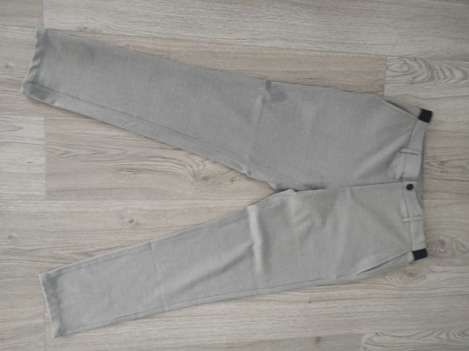 Vand pantaloni eleganti Zara - marimea 32