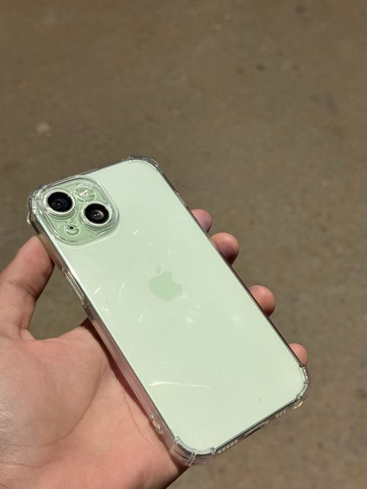iPhone 15 с документами