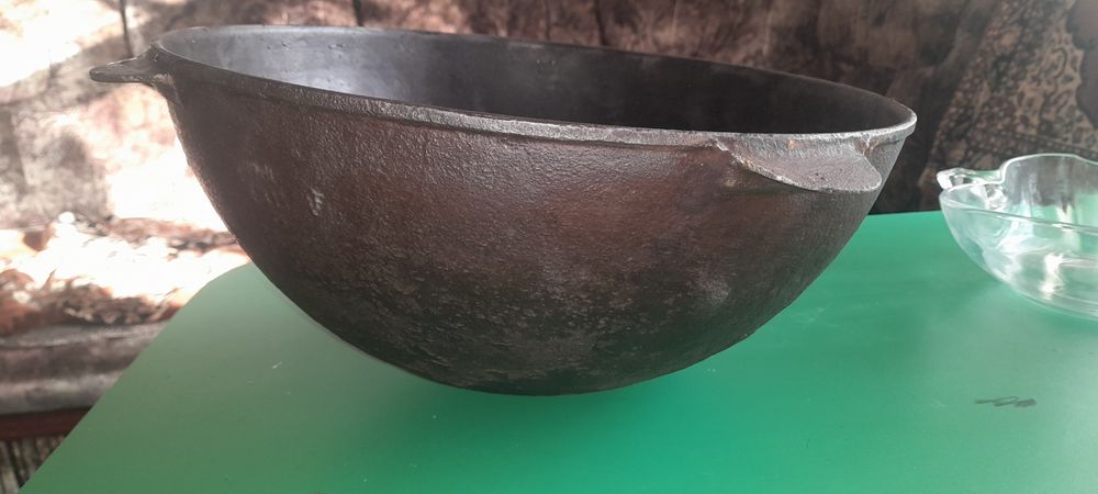 Продам казан чугунный