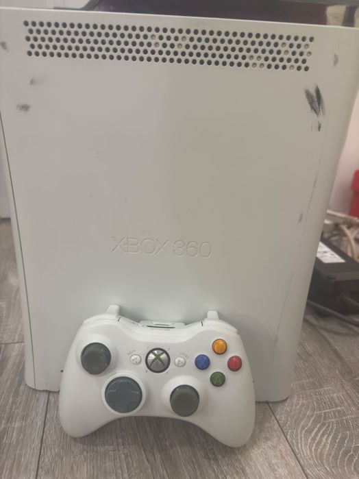 Xbox 360 + Джойстик и захранване