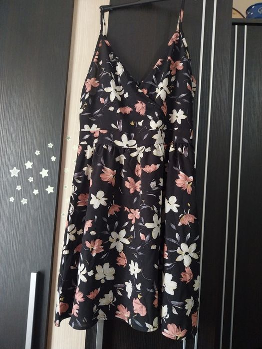 Vând rochie cu flori