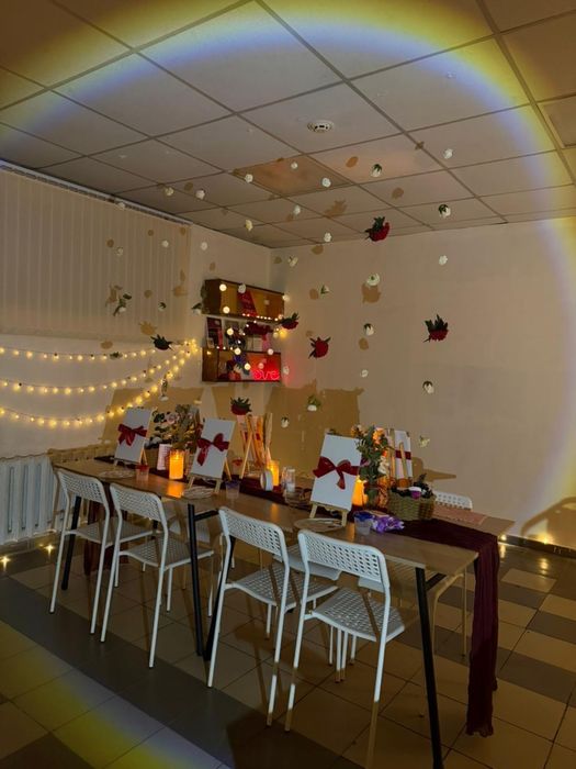 Продам 8 стульев белые