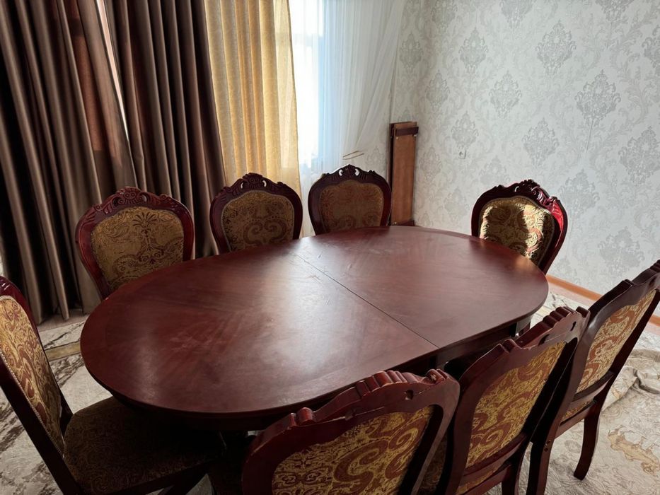 Продам срочно Стол со стульями