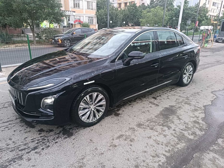 Продам свою машину HONGQI EQM5
